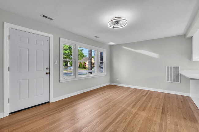 Building Photo - 3304 N Ozanam Ave