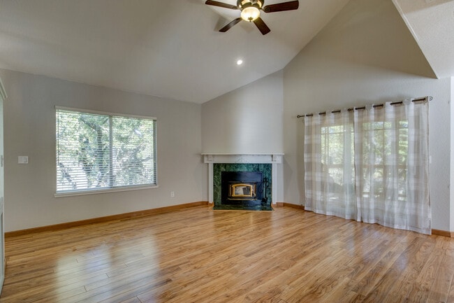 Building Photo - 9526 Victorian Wy