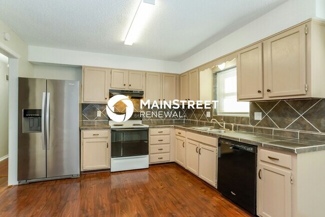 Building Photo - 5 Bedroom Pet-Friendly Home in OLATHE, KS ...