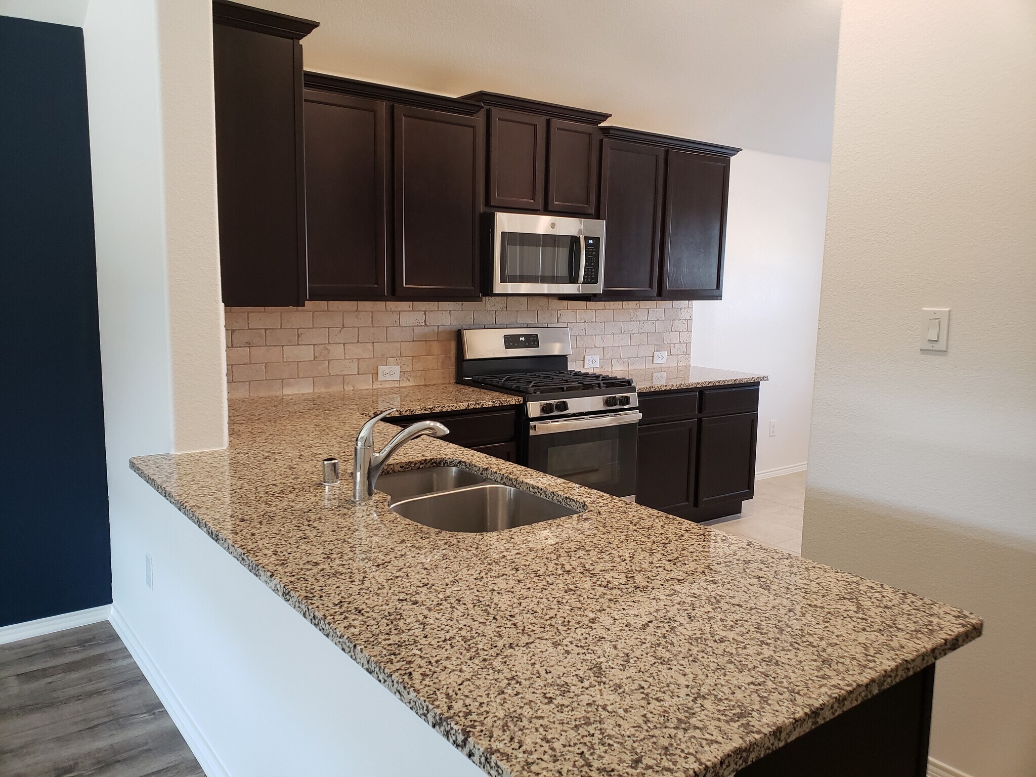 Granite counters, gas cooktop, tons of storage. - 14557 Serrano Ridge Rd