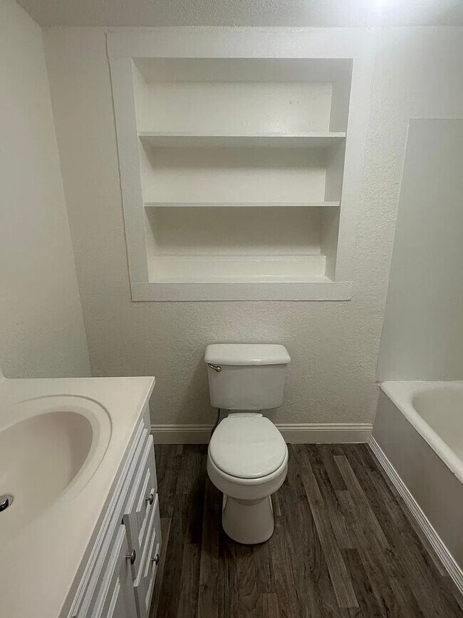 Building Photo - 404 S Marion St