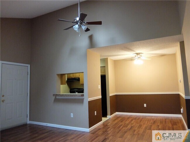 Building Photo - 1818 Ravens Crest Dr