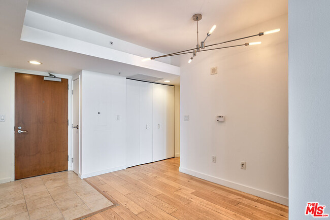 Building Photo - 13700 Marina Pointe Dr