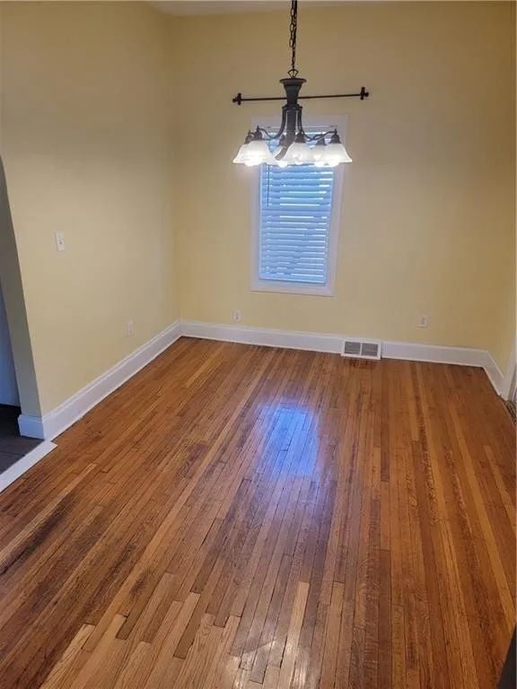 Building Photo - 3 Bedroom / 1 Bathroom Home in a Central Des Moines Location!