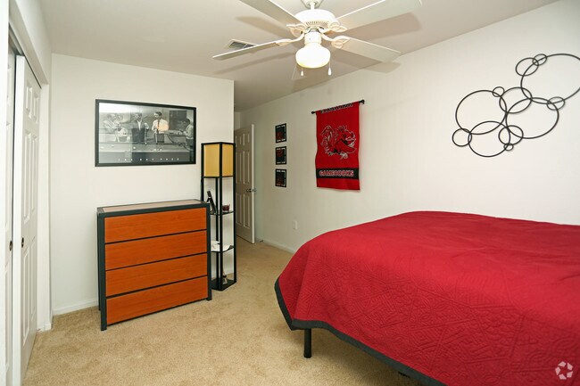 Building Photo - Stadium Suites Student Housing