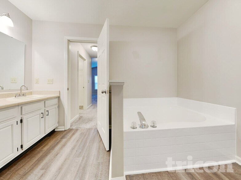 Building Photo - 87 Lasalle Ln