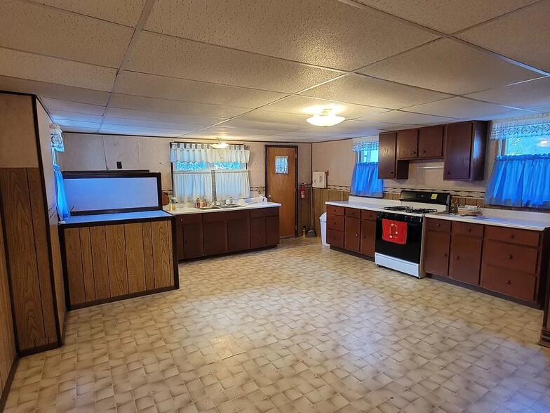 Kitchen - 606 Avenue A