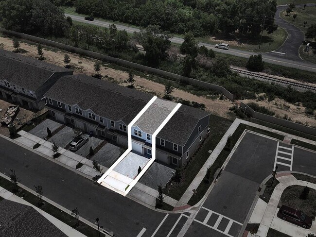 Building Photo - 3004 Jessamine Dr
