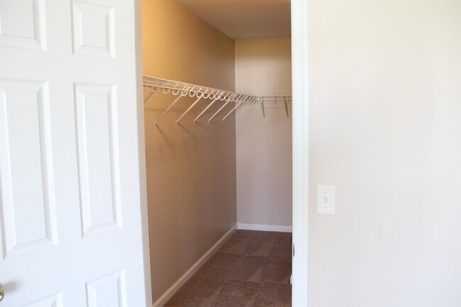 Building Photo - 107 Enchanted Way