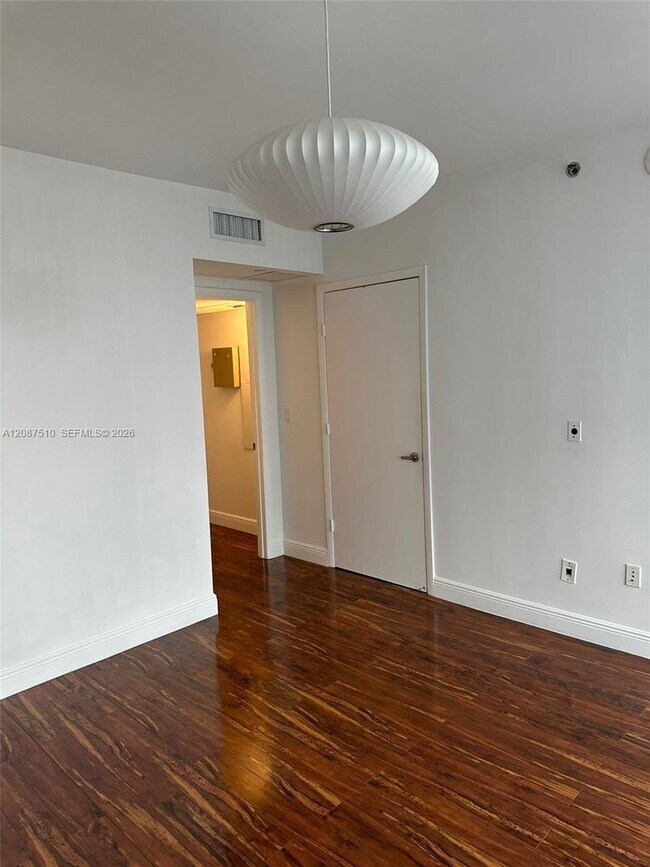 Building Photo - 465 Brickell Ave