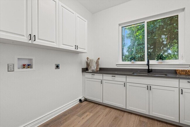 Building Photo - 1707 Caribbean Dr