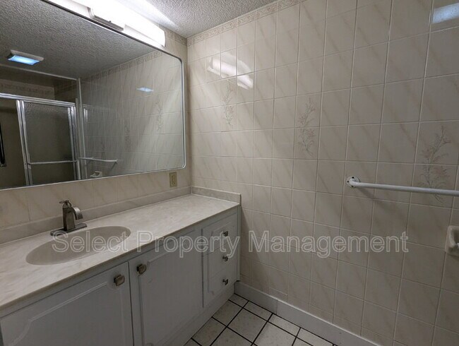 Building Photo - 710 E Cook Rd