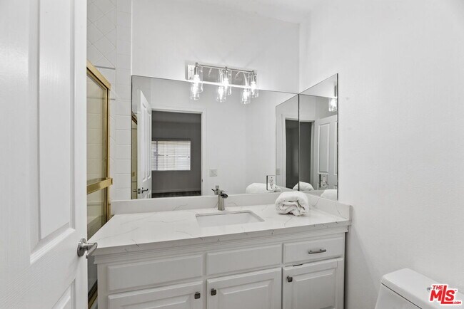 Building Photo - 1811 Manning Ave