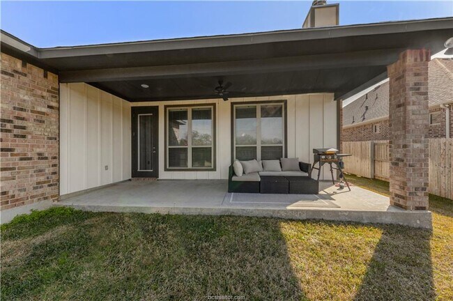 Building Photo - Gorgeous 2-Story on Quiet Cul de Sac