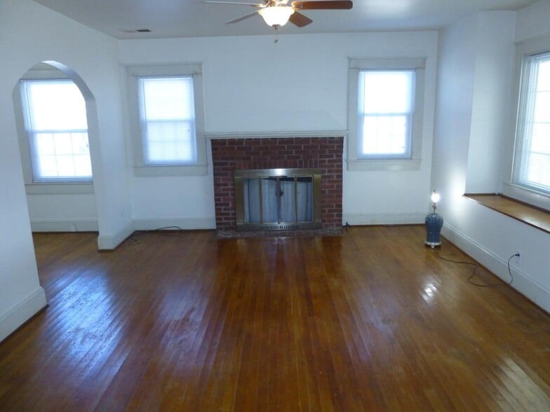 Building Photo - 606 Mac Nair St