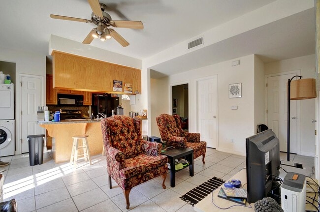 Building Photo - West Campus Gem!!!