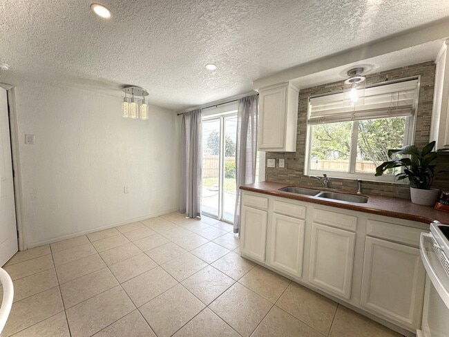 Building Photo - 4525 Nimmer Dr