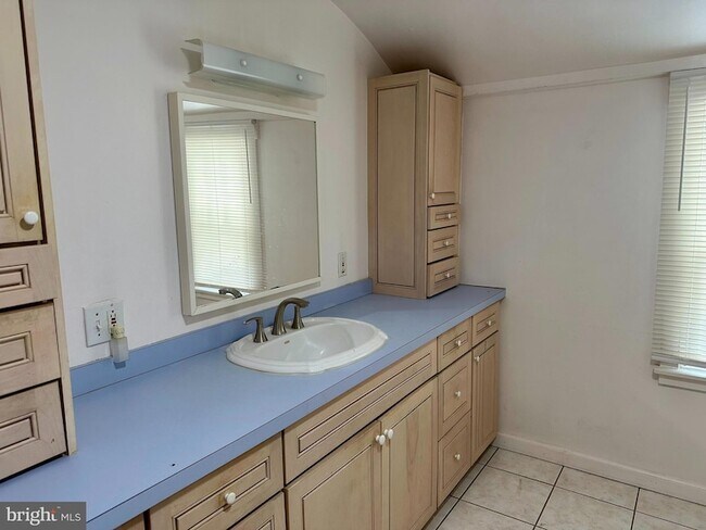 Building Photo - 2 Titus Ave