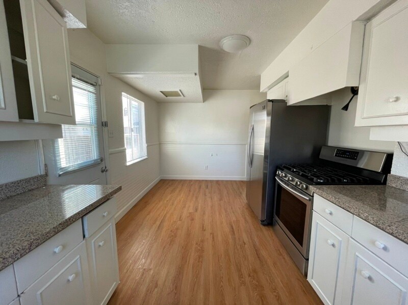 Building Photo - 2212 Ruhland Ave