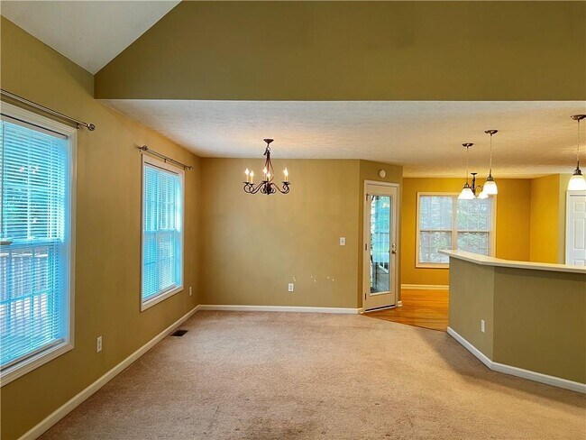 Building Photo - 633 Forest Pine Dr