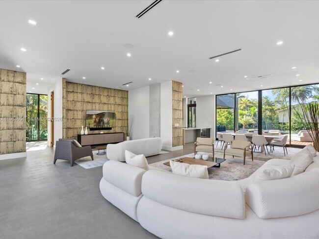 Building Photo - 871 NE 83rd St