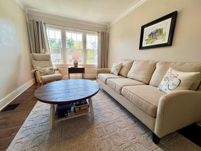 Building Photo - Beautifully Renovated & Fully Furnished Home in Peoria Heights!