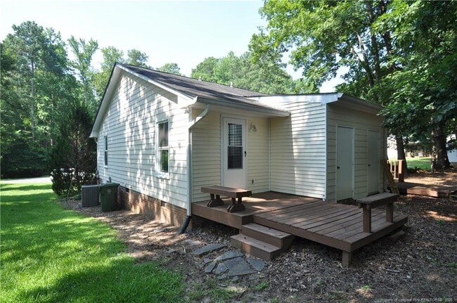 Building Photo - 6104 Deerwood Pl