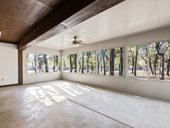 Building Photo - Gorgeous 3 bed room 2 bath in Decatur