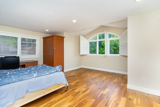 Building Photo - 4Bd/3Ba Woodinville House