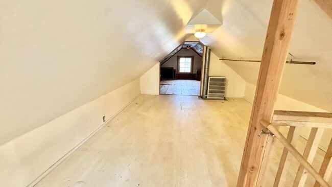 Building Photo - Character-Rich 1912 Home in North Portland – Spacious 2 Bed / 1 Bath