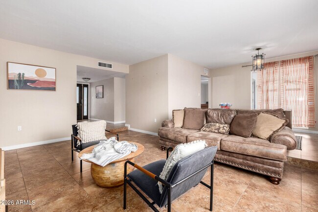 Building Photo - 2424 W Portobello Ave