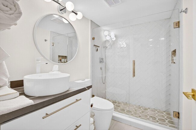 Building Photo - 7233 Promenade Dr