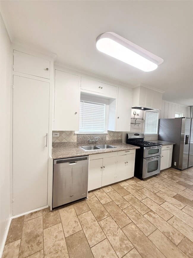 Building Photo - 813 Gale St