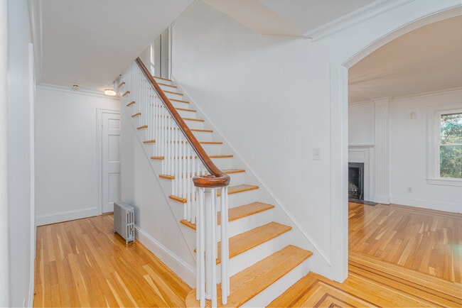 Building Photo - 83 Betsey Williams Dr