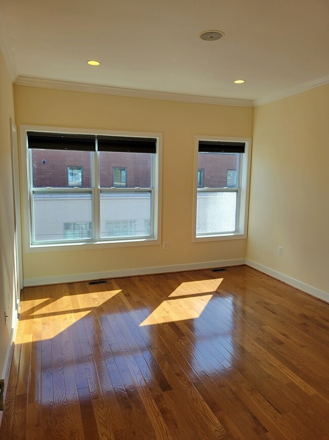 Building Photo - 127 Quincy Pl NE