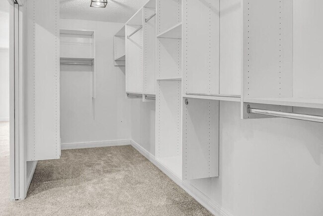 Building Photo - 2115 Stallion Rd