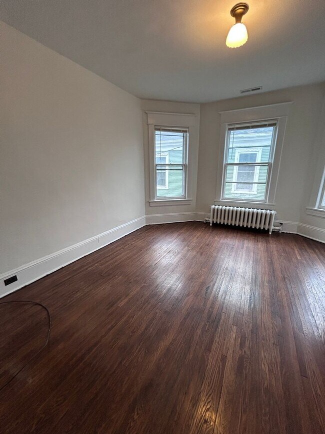Building Photo - Renovated Victorian with historic touches & huge yard!