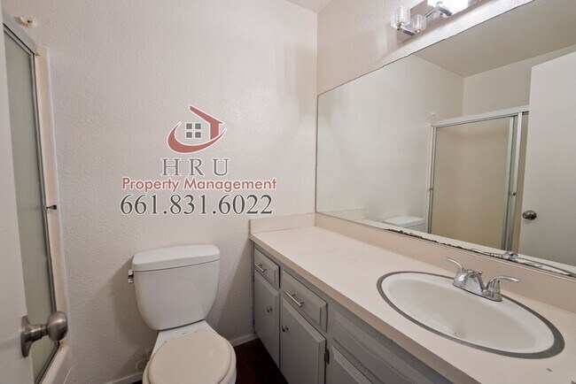 Building Photo - SW-3 bedrooms 2.5 baths condo