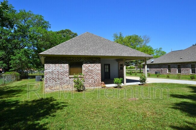 Building Photo - 4836 Rollins Rd