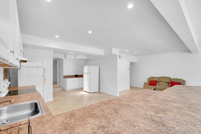 Building Photo - 2417 Pierce St