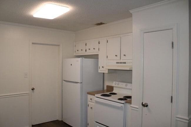 Building Photo - 3 Bedroom 2 Bath In Hephzibah!