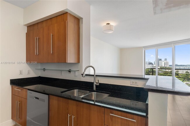 Building Photo - 325 S Biscayne Blvd
