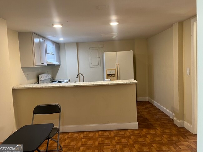Building Photo - 416 Barbashela Dr