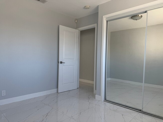 Building Photo - 2516 Fernley Dr