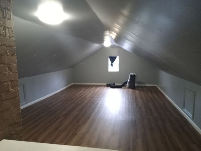 Building Photo - Gorgeous house walking distance from Biltmore Village available now!