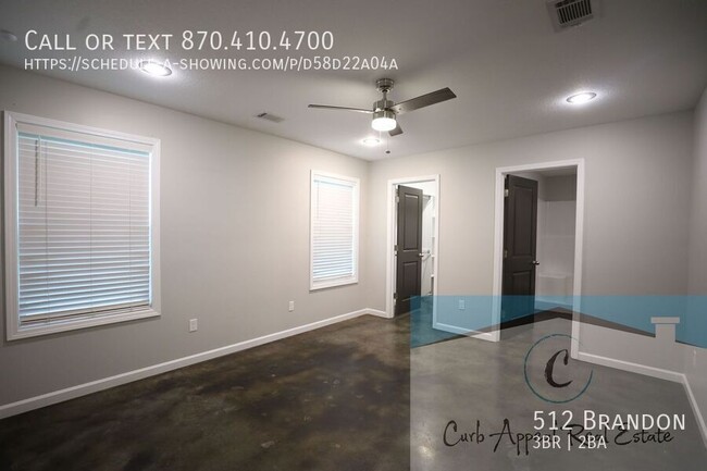 Building Photo - Move in special $800!!  Beautiful 3 bed / ...