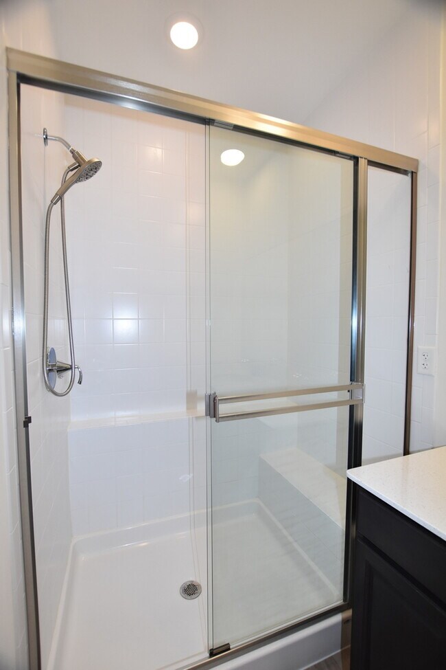 Building Photo - 2945 Showplace Dr