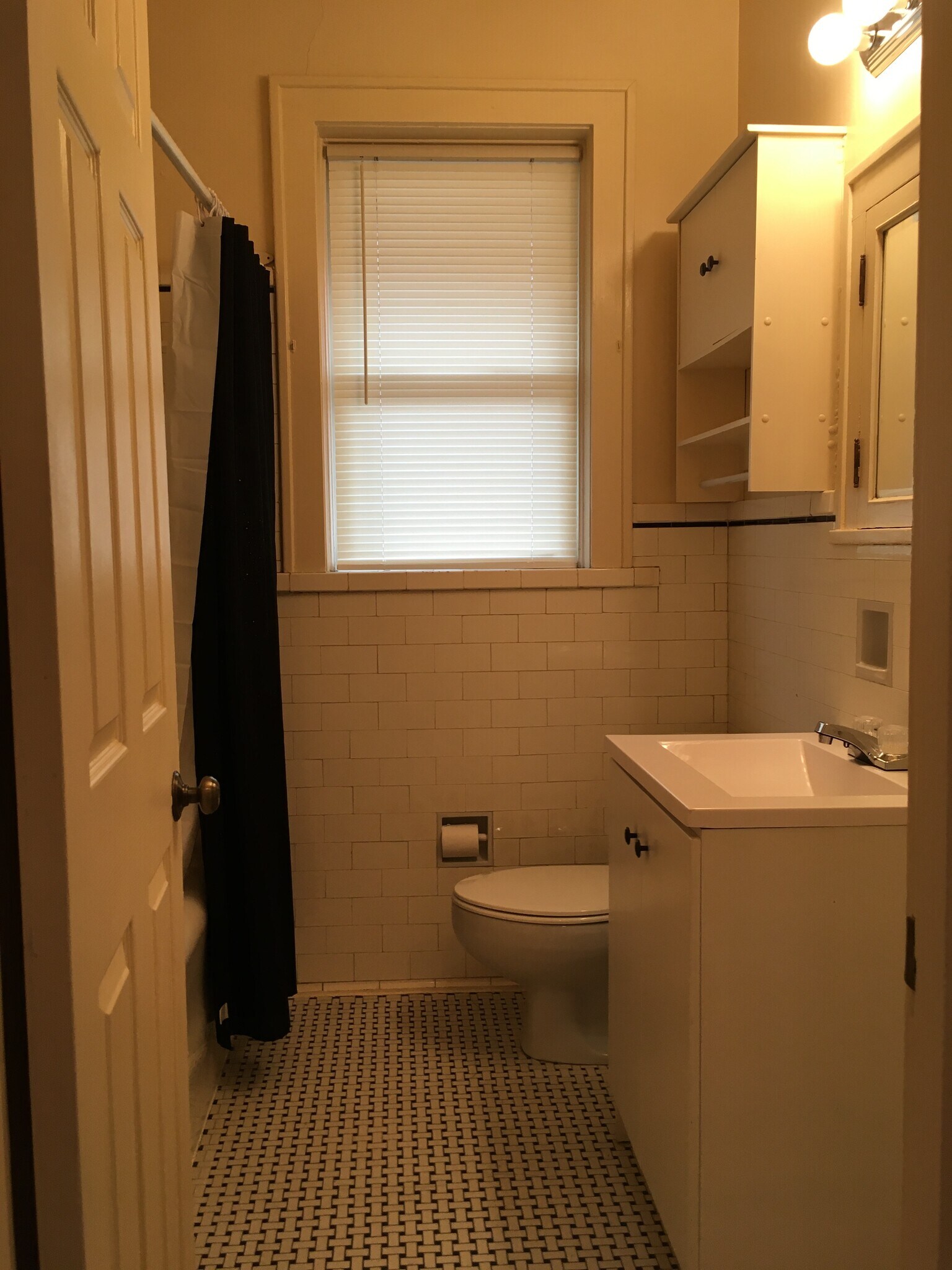 Bath - 4973 Tholozan Ave