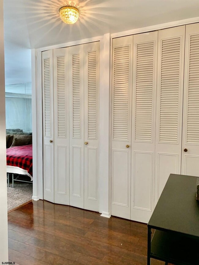 Building Photo - 101 S Plaza Pl