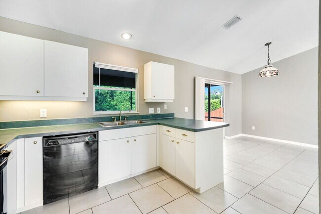Building Photo - Your Next Home Is Here – 3BR/2BA in San Ca...